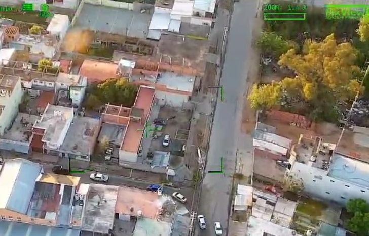 El helicóptero monitoreó el operativo.