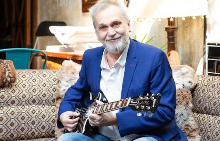 David y su guitarra.