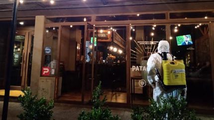 Siguen las desinfecciones nocturnas en los polos gastronómicos.