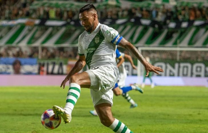 Andrés Chávez deja Banfield.
