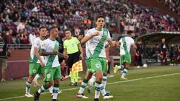 Juan Manuel Cruz festeja su gol en el clásico.