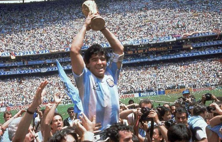 Maradona, y su gran logro: la Copa del Mundo.