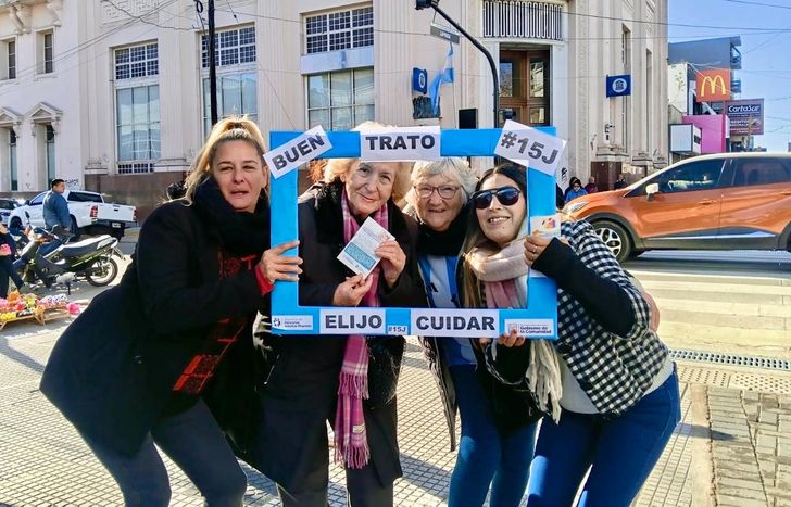 La campaña Lomas se suma al buen trato pasó por el centro de Lomas.