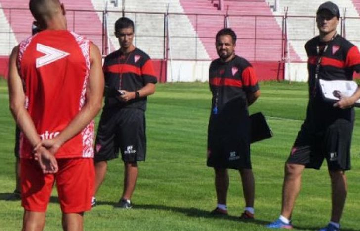 El DT espera por las nuevos refuerzos.