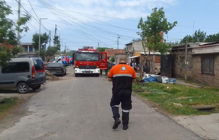 Defensa Civil, Bomberos y Emergencias Lomas trabajaron en el lugar.