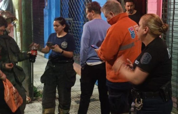 Trabajaron bomberos y Defensa Civil en el lugar.