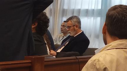 Roberto Fernández junto a Marcelo Villalba, uno de los imputados.