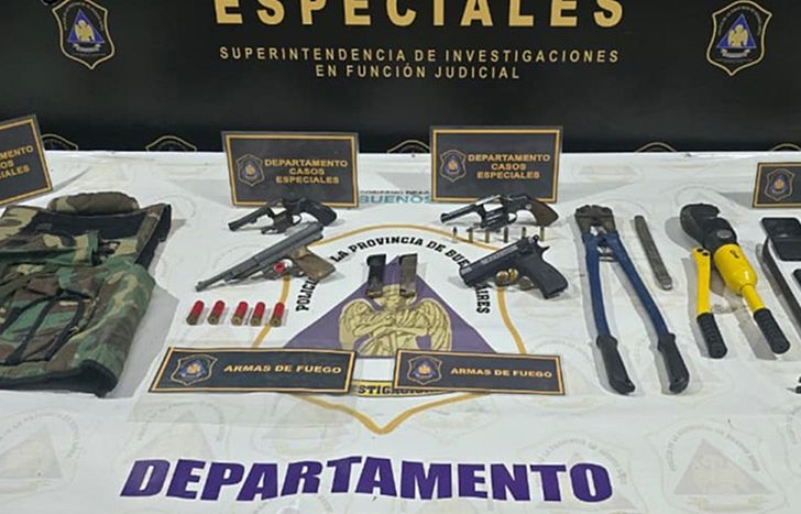 Elementos incautados en los allanamientos en Lomas de Zamora..