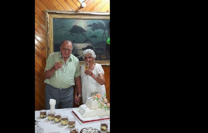 Luego, familia y amigos compartieron una agradable reunión llena de anécdotas, música y baile.