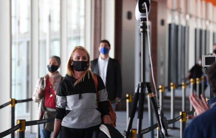 El Gobierno busca desalentar los viajes al exterior.