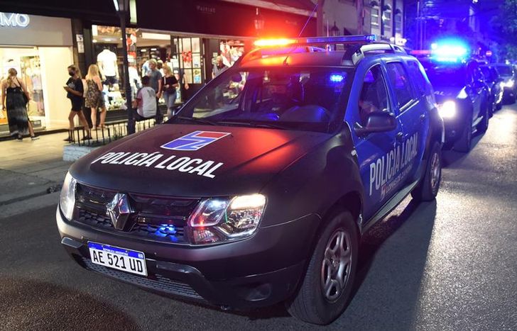 Personal del Comando de Patrullas de Lomas asistió a un llamado al 911 y capturó a dos malvivientes.