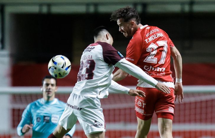 Lanús afronta un duro partido ante Argentinos.