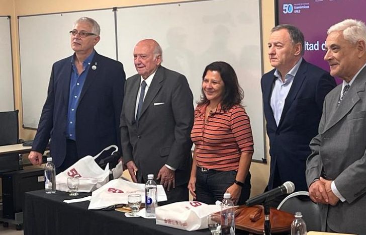 Charla en la Facultad de Económicas.