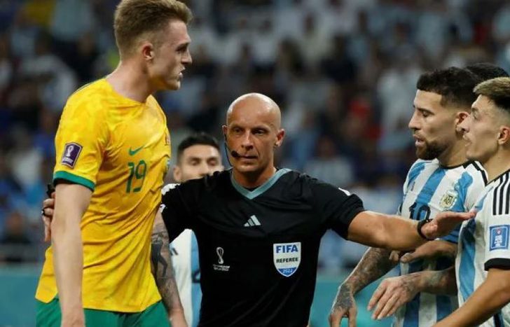 Arbitró Argentina-Australia.