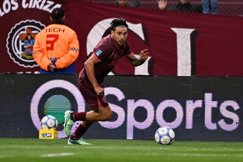 Eduardo Salvio, una de las figuras en la victoria parcial de Lanús.