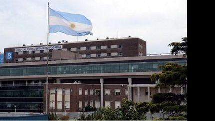 los profesionales piden que les abonen las guardias que el hospital les debe.