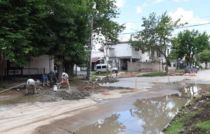 Hay arreglos en más de 16 cuadras de Doyhenard, en Llavallol.