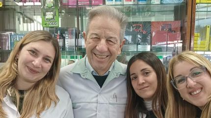 El grupo de farmacéuticos resalta por la humanidad a la hora de atender a los vecinos del barrio.