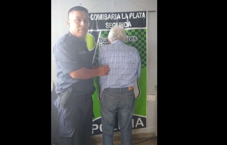 El hombre tiene 78 años y quedó detenido por abuso sexual.