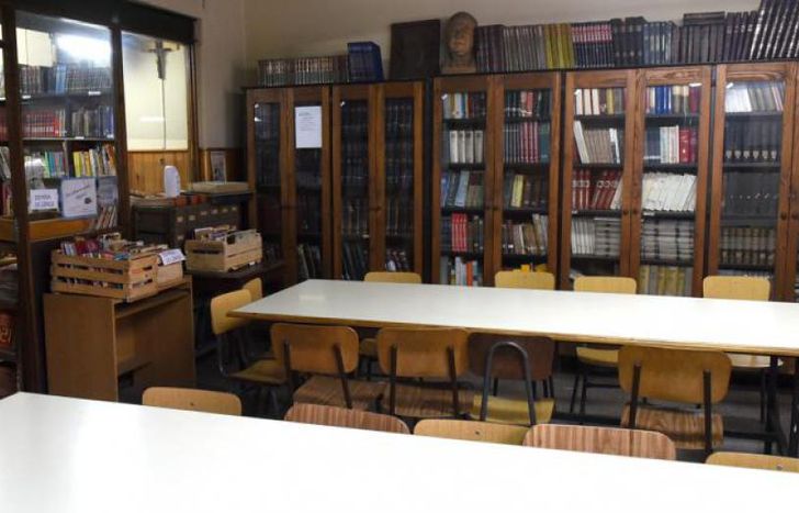 La biblioteca, lista y a la espera de que muchos vecinos se anoten a los talleres.