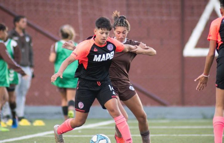Lanús enfrentó a Platense en Valentín Alsina.