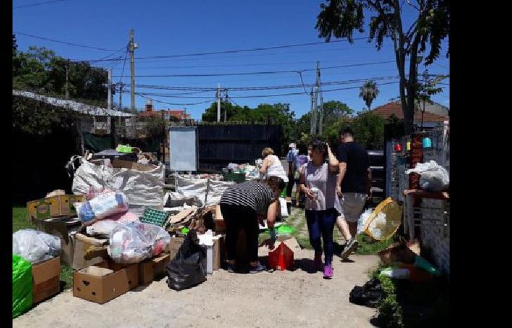 Juntan material desuso.