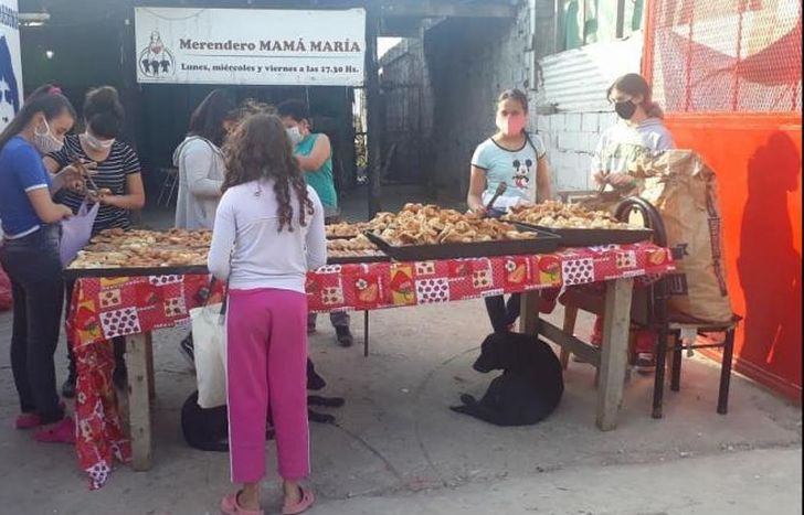 Brindan el almuerzo y la merienda.