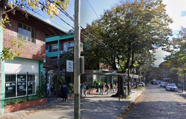 El colegio está ubicado en Banfield Oeste.