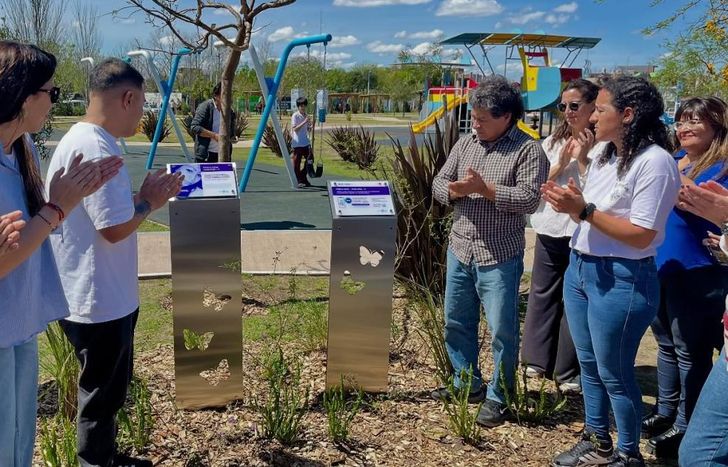 Familiares, allegados y autoridades participaron del homenaje.