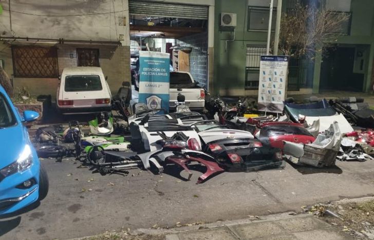 El taller ilegal fue descubierto por los efectivos de la Comisaría 2da de Lanús.