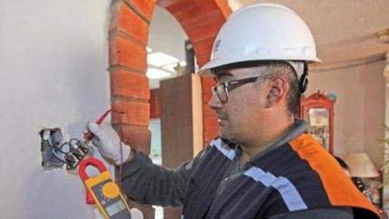 Buscan un empleado con conocimientos en electricidad.