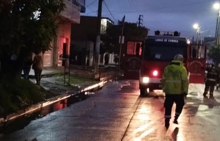 Los Bomberos de Lomas trabajaron en el lugar.
