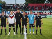 Brown de Adrogué va por el paso de la salvación.