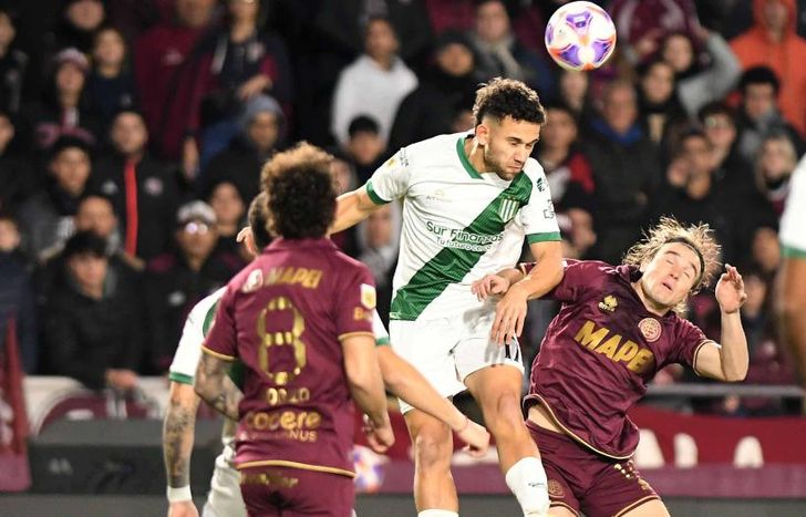 Bisanz, de cabeza, ante De la Vega.