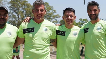 Cacace (derecha) junto al CT de 8º División.