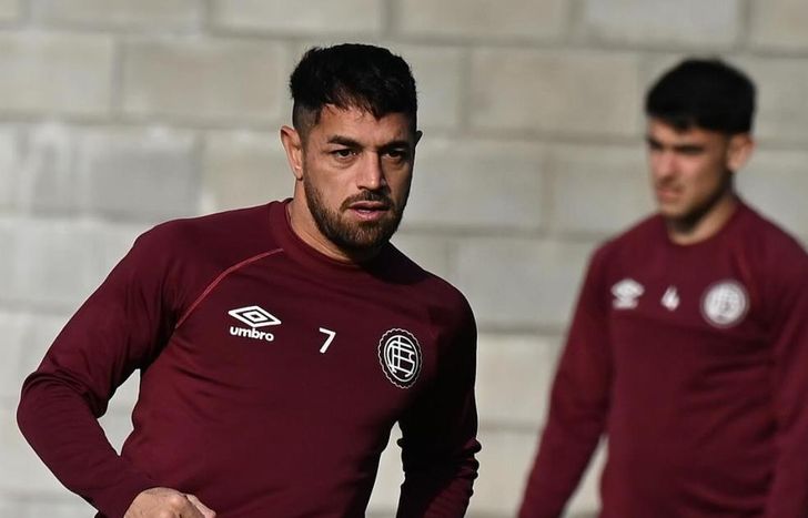 Lautaro Acosta, filoso contra el árbitro.