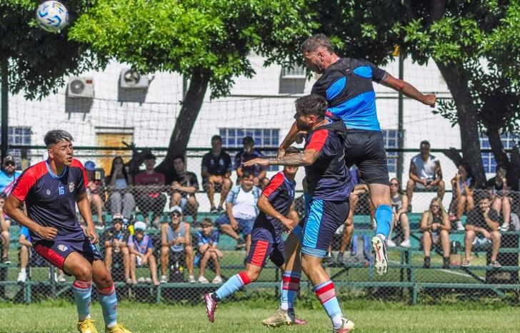 Lugarzo ganando en las alturas.