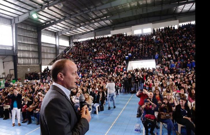 martín encabezó el encuentro y destacó la importancia de invertir en la educación pública.
