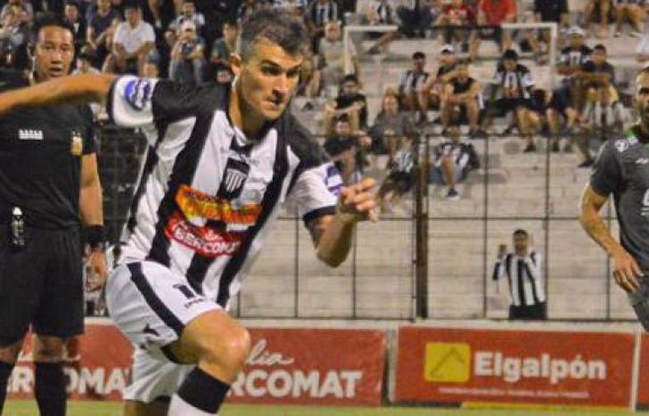 Ruano jugó dos años en Chaco For Ever.