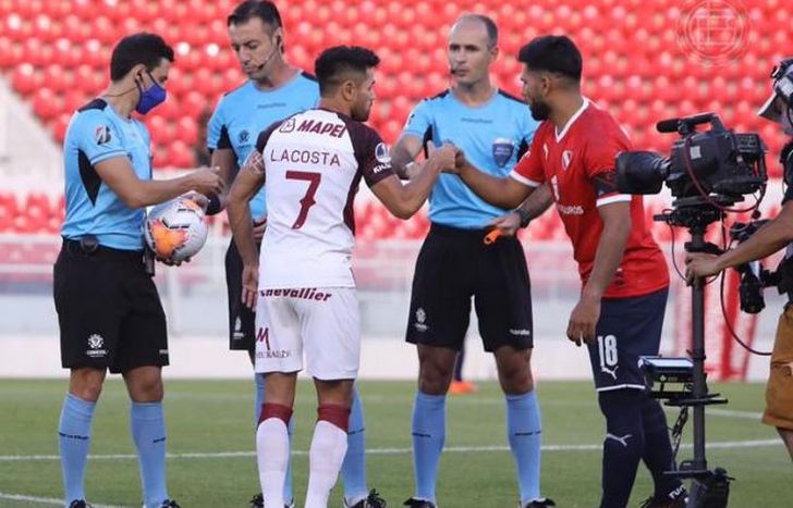 Luis Zubeldía deberá buscar el reemplazante del Laucha Acosta.