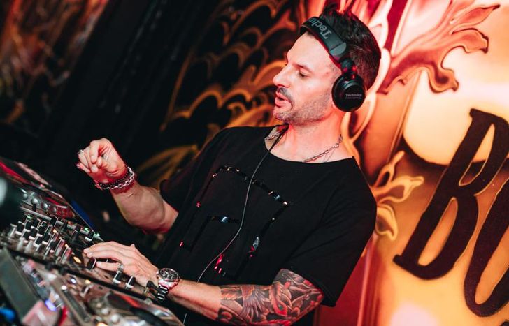 Roy es creador y residente del ciclo Blackroom.