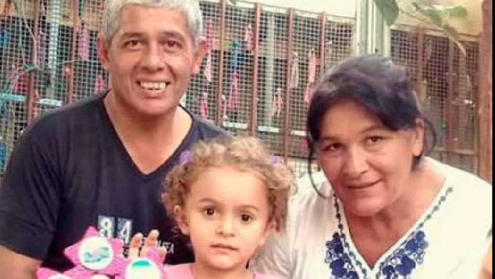 la familia fue asesinada a puñaladas.