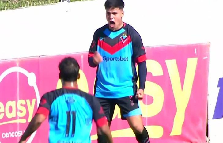 El delantero sigue anotando goles importantes con la camiseta tricolor.
