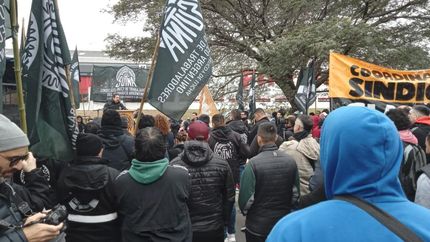 La protesta convocó a cientos de personas.