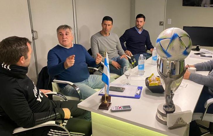 Tapia se reunió con Gugnali y Friedrich en la predio de Ezeiza.