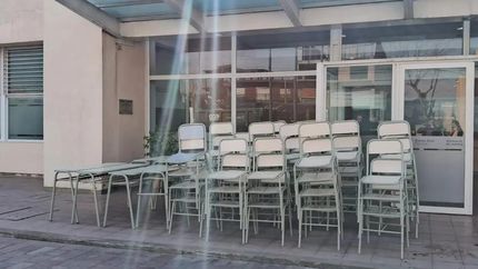 El mobiliario reparado por los internos.