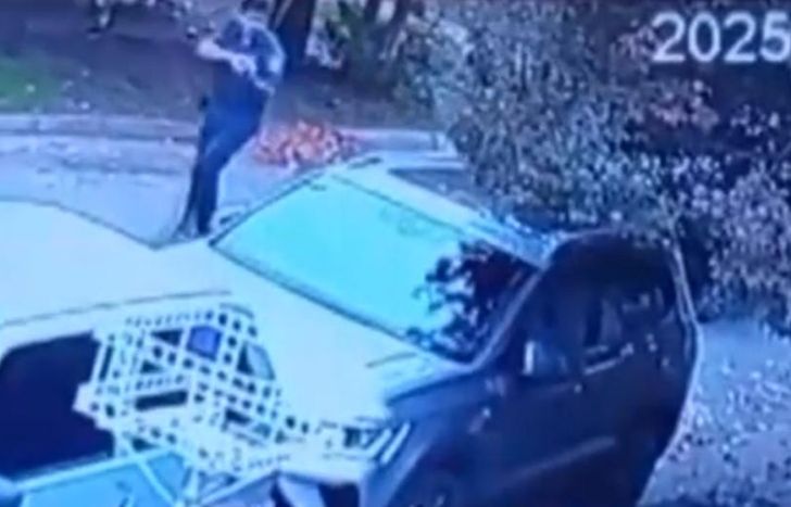 El momento de la detención de los ladrones.