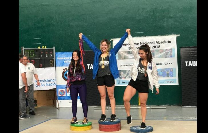 Con un total de 150 kilos, se quedó con el título en mayores.