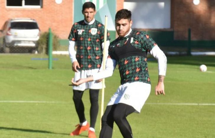 Entrenamie nto de Banfield con nueva indumentaria deportiva.