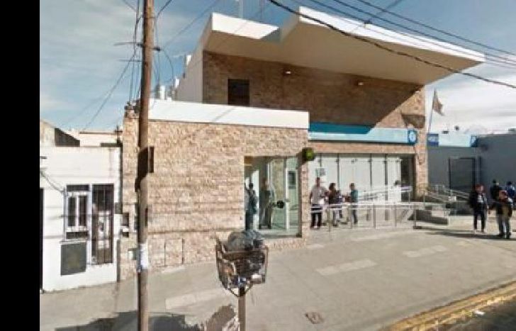 El crimen fue en el banco nación de isidro casanova.